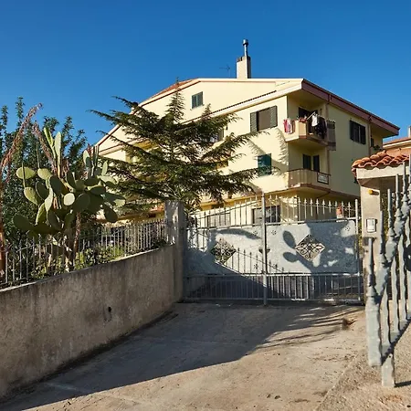 Bouganville House - 3*