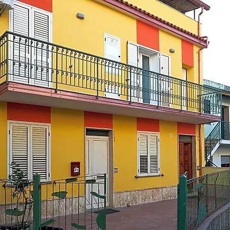 Frühstückspension Bouganville House - Triparni